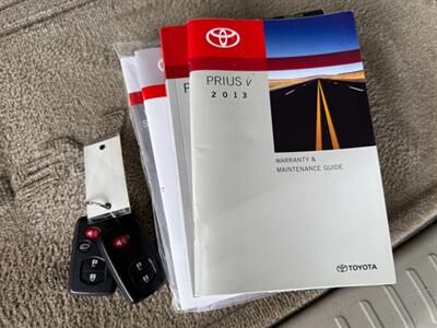 2013 Toyota Prius v Two   - Photo 36 - Orange, CA 92868