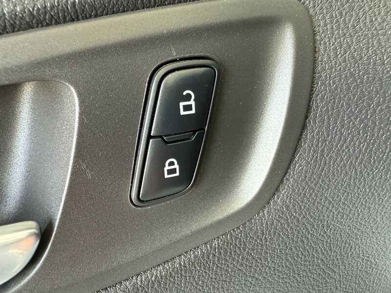 2015 Ford Transit Connect XLT photo 23