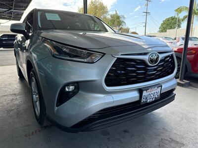 2021 Toyota Highlander LE   - Photo 9 - Orange, CA 92868
