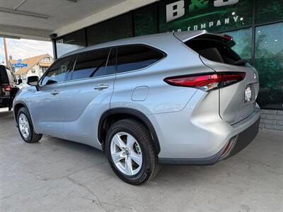 2021 Toyota Highlander LE   - Photo 6 - Orange, CA 92868