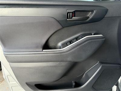 2021 Toyota Highlander LE   - Photo 23 - Orange, CA 92868