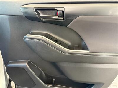 2021 Toyota Highlander LE   - Photo 30 - Orange, CA 92868