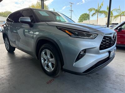 2021 Toyota Highlander LE   - Photo 8 - Orange, CA 92868