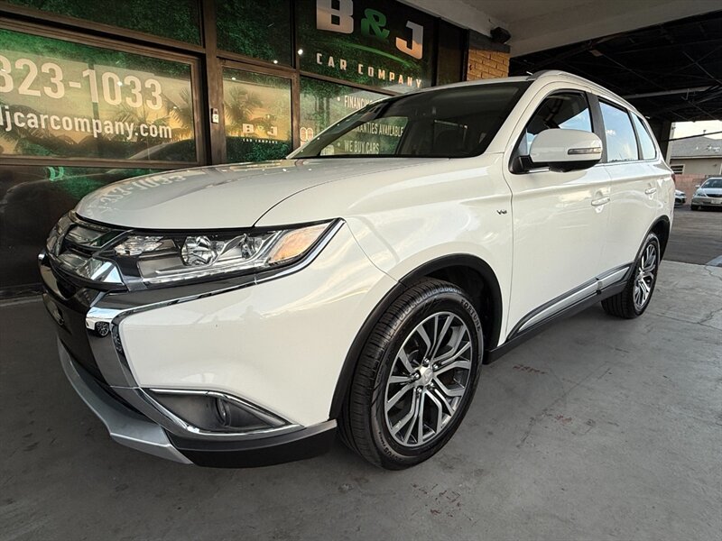 2017 Mitsubishi Outlander GT   - Photo 1 - Orange, CA 92868