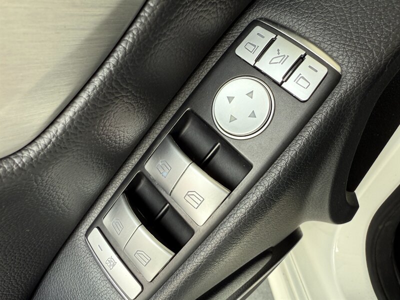 2013 Mercedes Benz C 250 Sport photo 23