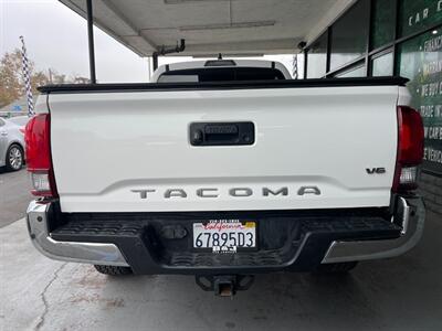 2021 Toyota Tacoma SR5 V6   - Photo 14 - Orange, CA 92868