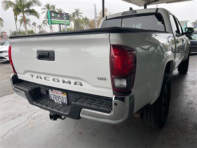 2021 Toyota Tacoma SR5 V6   - Photo 11 - Orange, CA 92868