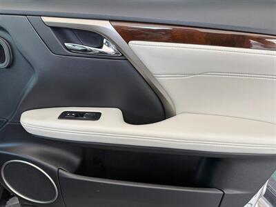 2019 Lexus RX 350   - Photo 30 - Orange, CA 92868