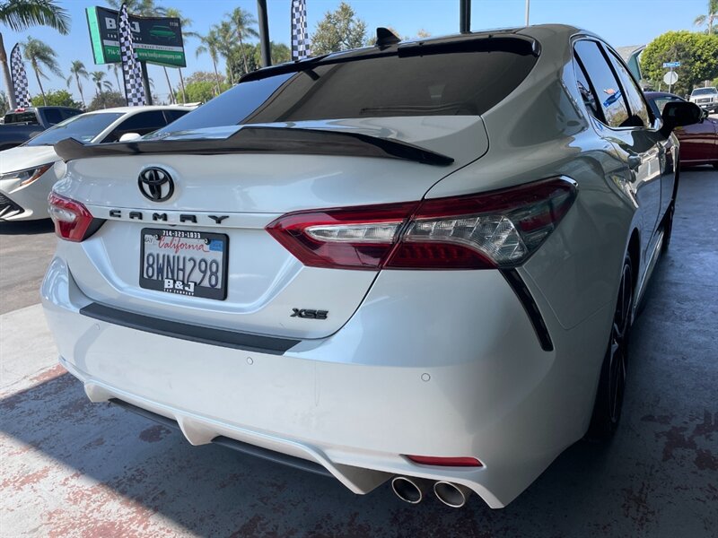 2018 Toyota Camry XSE photo 12