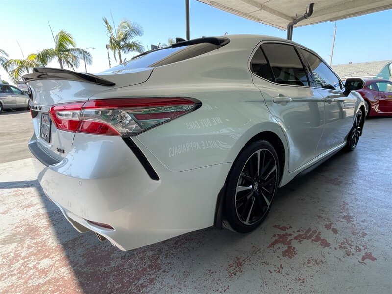 2018 Toyota Camry XSE photo 11