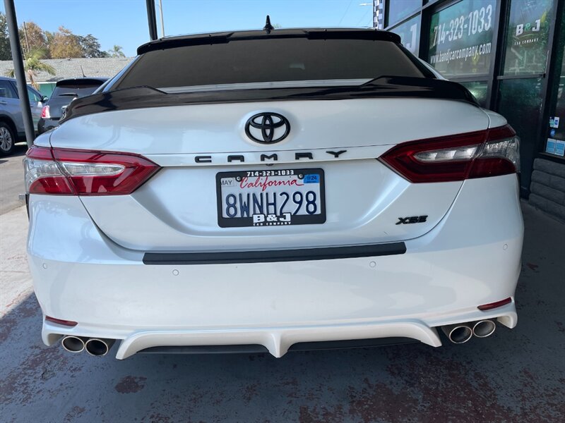 2018 Toyota Camry XSE photo 15