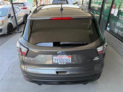 2017 Ford Escape SE - Photo 15 - Orange, CA 92868