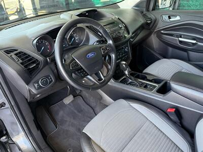 2017 Ford Escape SE - Photo 16 - Orange, CA 92868