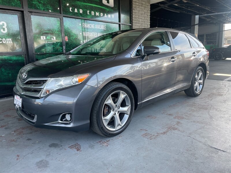 Toyota Venza's photo