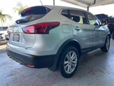 2017 Nissan Rogue Sport S   - Photo 10 - Orange, CA 92868