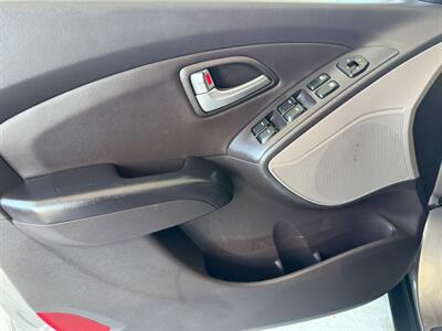 2011 Hyundai TUCSON GLS   - Photo 22 - Orange, CA 92868