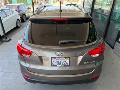 2011 Hyundai TUCSON GLS   - Photo 15 - Orange, CA 92868