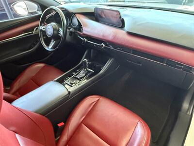 2022 Mazda Mazda3 Hatchback Premium - Photo 28 - Orange, CA 92868