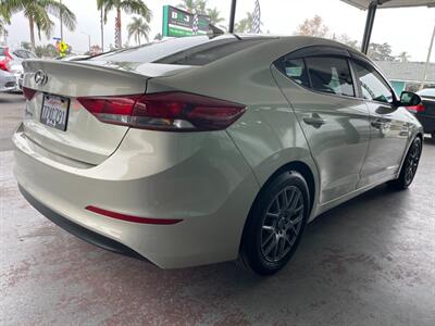 2017 Hyundai ELANTRA SE   - Photo 10 - Orange, CA 92868