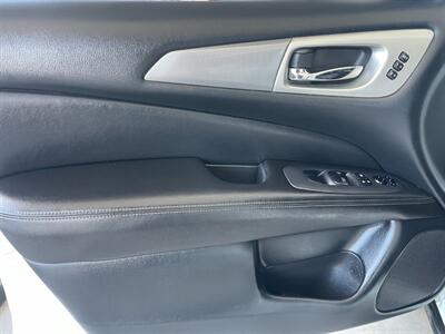 2020 Nissan Pathfinder SL   - Photo 23 - Orange, CA 92868