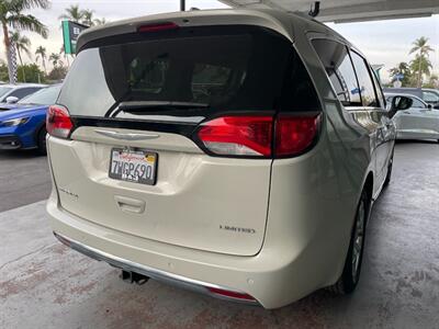 2017 Chrysler Pacifica Limited   - Photo 12 - Orange, CA 92868