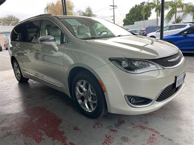 2017 Chrysler Pacifica Limited   - Photo 9 - Orange, CA 92868