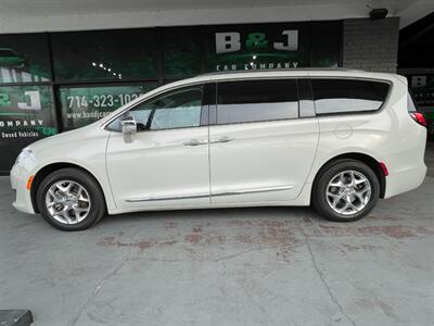 2017 Chrysler Pacifica Limited   - Photo 5 - Orange, CA 92868