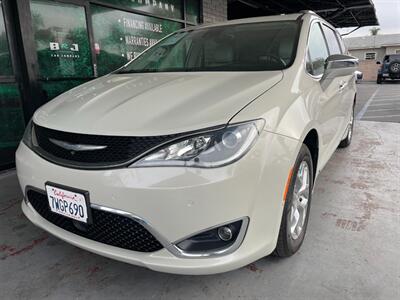 2017 Chrysler Pacifica Limited   - Photo 3 - Orange, CA 92868