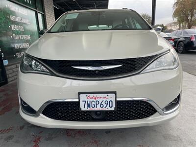 2017 Chrysler Pacifica Limited   - Photo 13 - Orange, CA 92868