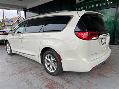 2017 Chrysler Pacifica Limited   - Photo 7 - Orange, CA 92868