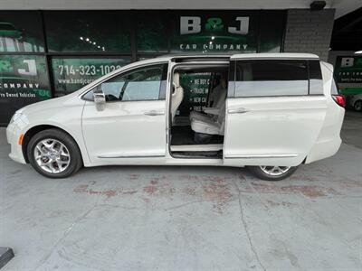 2017 Chrysler Pacifica Limited   - Photo 6 - Orange, CA 92868