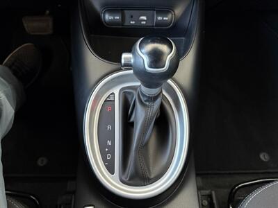 2018 Kia Soul   - Photo 32 - Orange, CA 92868