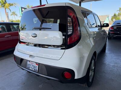 2018 Kia Soul   - Photo 10 - Orange, CA 92868