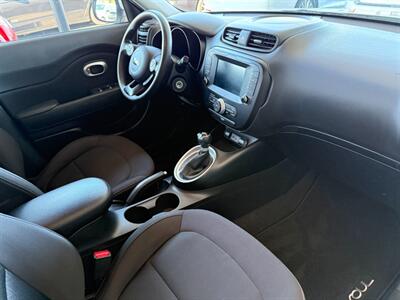 2018 Kia Soul   - Photo 24 - Orange, CA 92868