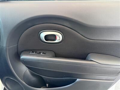 2018 Kia Soul   - Photo 25 - Orange, CA 92868