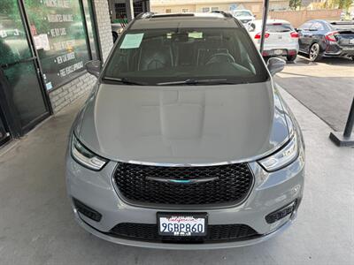 2021 Chrysler Pacifica Hybrid Limited   - Photo 12 - Orange, CA 92868