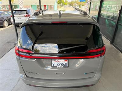2021 Chrysler Pacifica Hybrid Limited   - Photo 14 - Orange, CA 92868