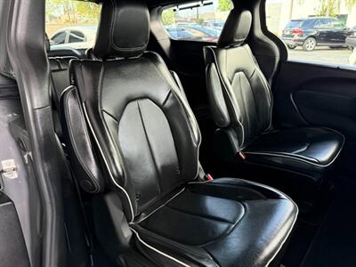 2021 Chrysler Pacifica Hybrid Limited   - Photo 27 - Orange, CA 92868