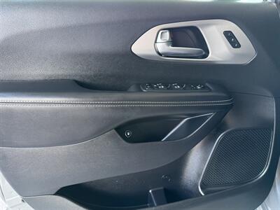 2021 Chrysler Pacifica Hybrid Limited   - Photo 22 - Orange, CA 92868