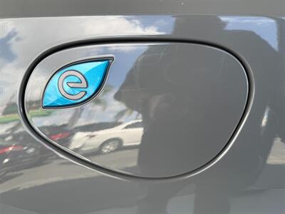 2021 Chrysler Pacifica Hybrid Limited   - Photo 41 - Orange, CA 92868