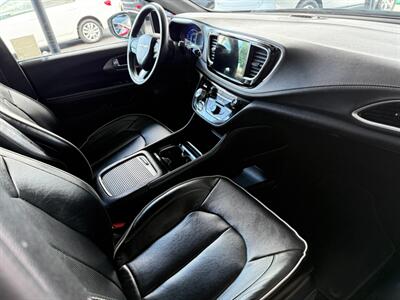 2021 Chrysler Pacifica Hybrid Limited   - Photo 28 - Orange, CA 92868