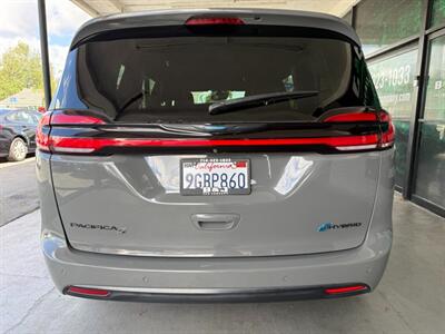 2021 Chrysler Pacifica Hybrid Limited   - Photo 13 - Orange, CA 92868