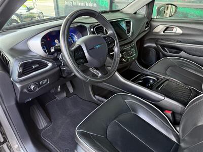 2021 Chrysler Pacifica Hybrid Limited   - Photo 15 - Orange, CA 92868