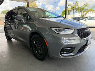 2021 Chrysler Pacifica Hybrid Limited   - Photo 7 - Orange, CA 92868