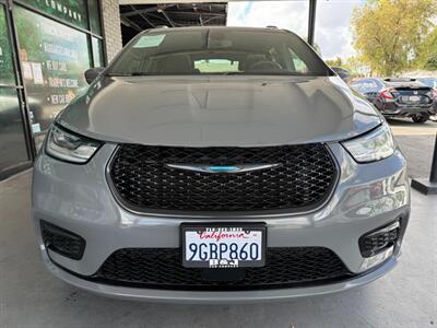 2021 Chrysler Pacifica Hybrid Limited   - Photo 11 - Orange, CA 92868