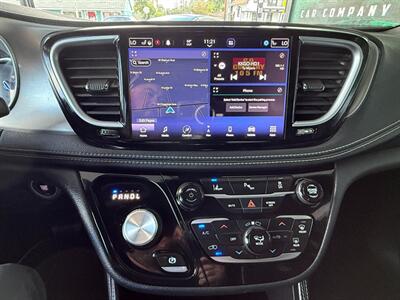 2021 Chrysler Pacifica Hybrid Limited   - Photo 33 - Orange, CA 92868