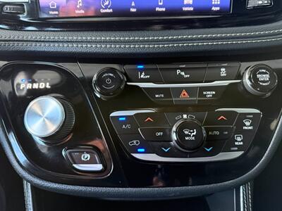 2021 Chrysler Pacifica Hybrid Limited   - Photo 36 - Orange, CA 92868