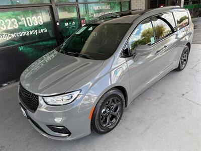 2021 Chrysler Pacifica Hybrid Limited   - Photo 2 - Orange, CA 92868
