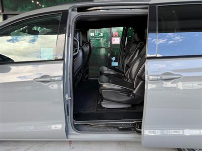 2021 Chrysler Pacifica Hybrid Limited   - Photo 31 - Orange, CA 92868