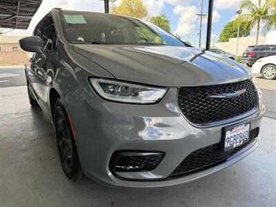 2021 Chrysler Pacifica Hybrid Limited   - Photo 8 - Orange, CA 92868